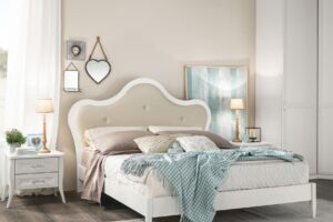 elegante camera matrimoniale dai colori tenui